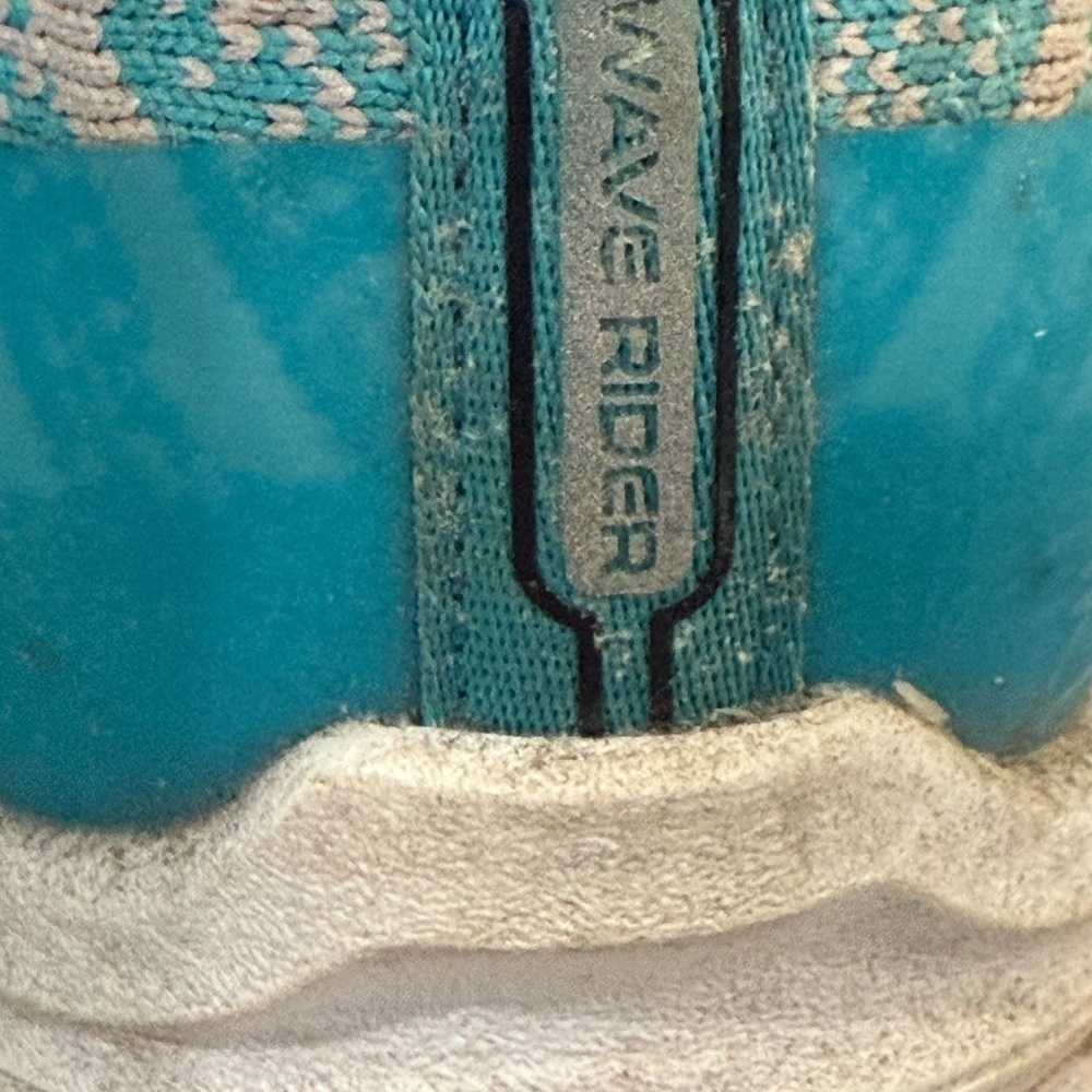 Mizuno Wave Roder woman’s size 9.5 - Picture 14 of 16